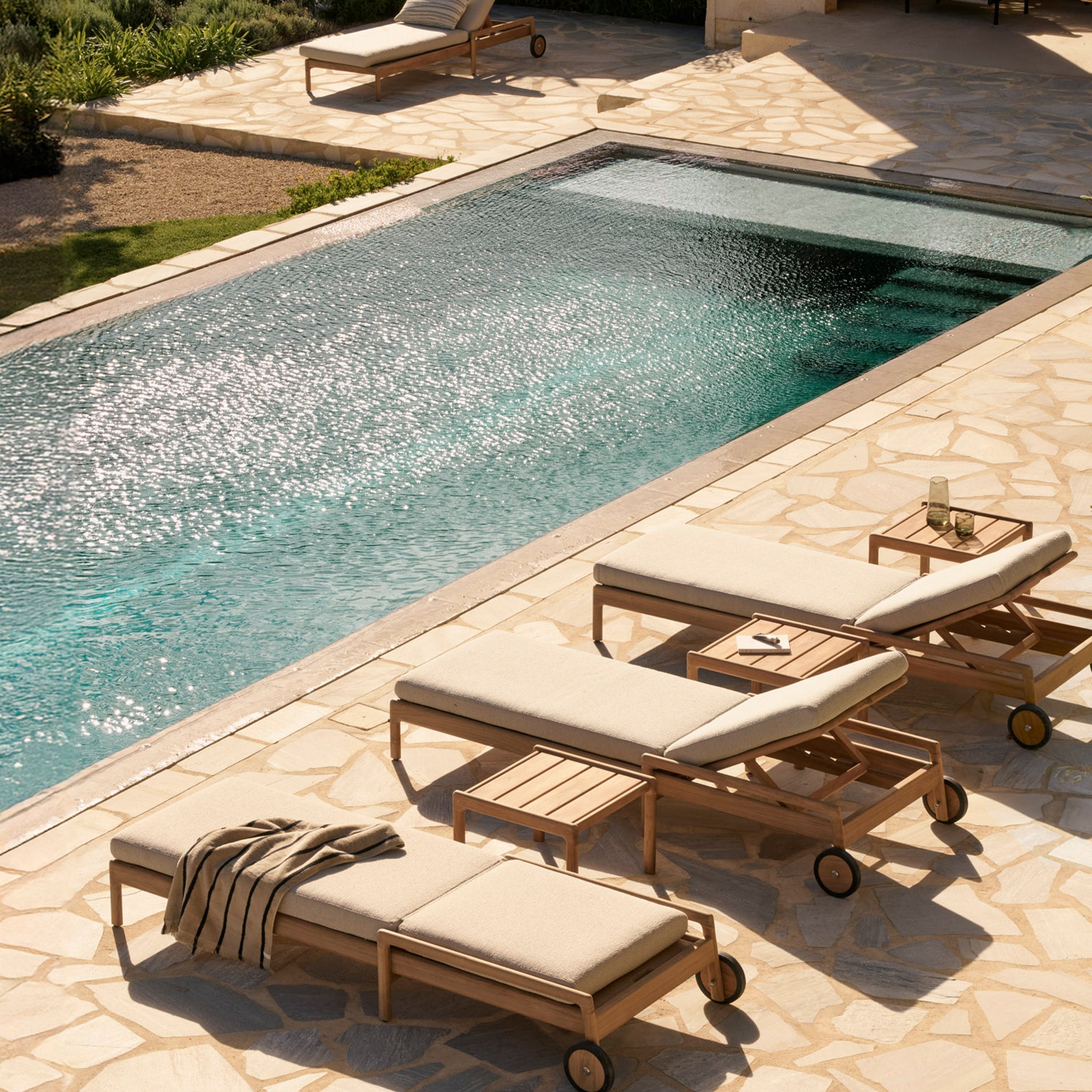 Outdoor Lounge Chairs
