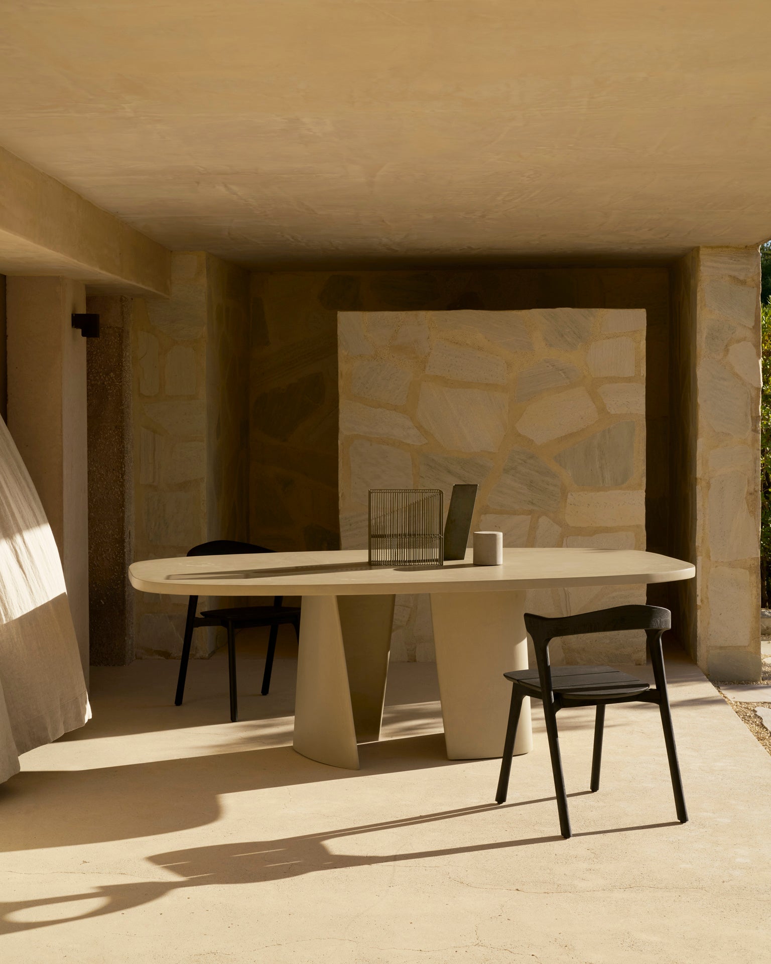 Ethnicraft | Mesa de comedor de exterior Canyon | 230 x 115 cm 