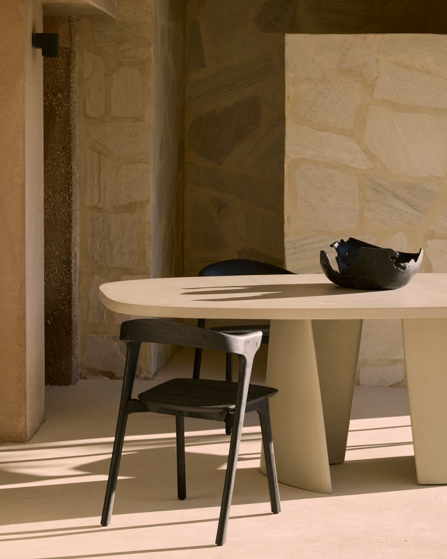Ethnicraft | Mesa de comedor de exterior Canyon | 230 x 115 cm 
