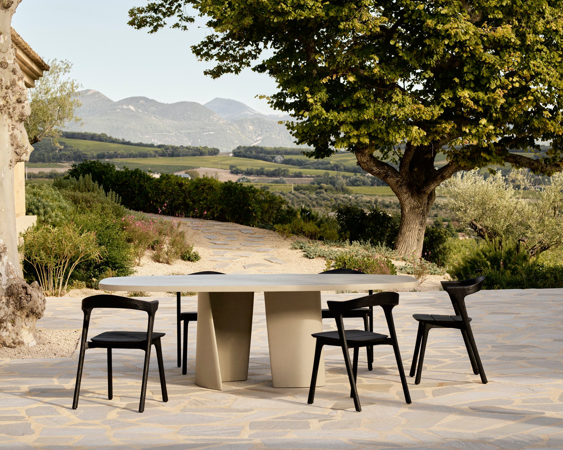 Ethnicraft | Mesa de comedor de exterior Canyon | 230 x 115 cm 