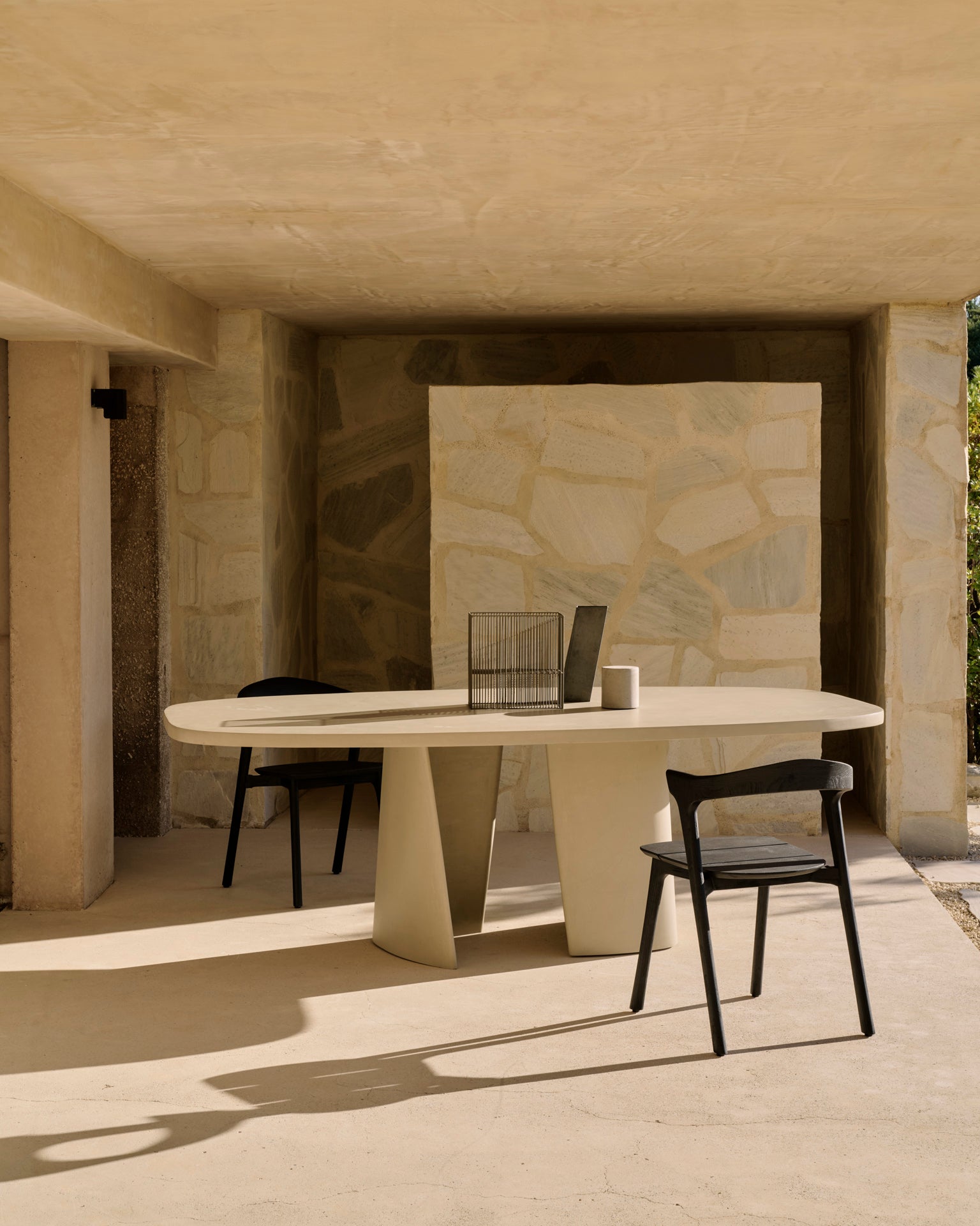 Ethnicraft | Mesa de comedor de exterior Canyon | 230 x 115 cm 