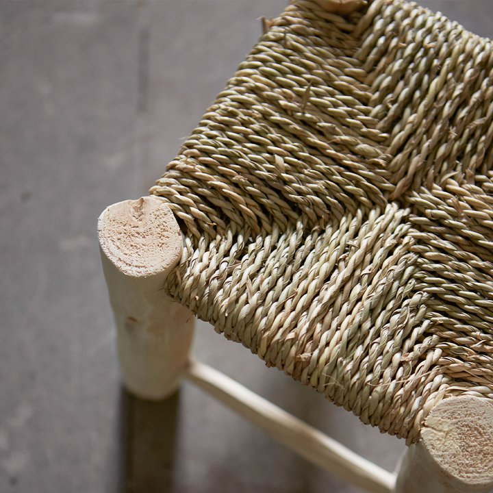 TABURETE DE BAR | MADERA DE EUCALIPTO Y HOJAS DE PALMA | ALTO 80 CM